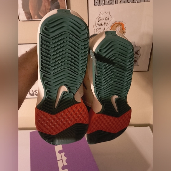 Nike Size 12 men Labron James Miami hurricanes color. New in the box - Picture 5 of 8